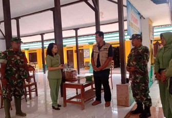 Serahkan Bantuan untuk Korban Bencana Banjir