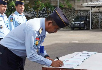 Pakta integritas netralitas pemilu tahun 2024 jajaran Lapas Cilegon 