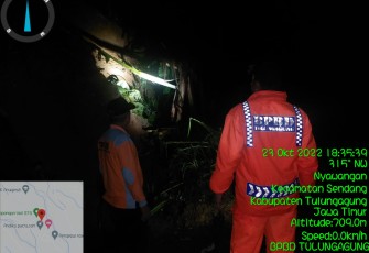 Evakuasi korban longsor di Kabupaten Tulungagung 