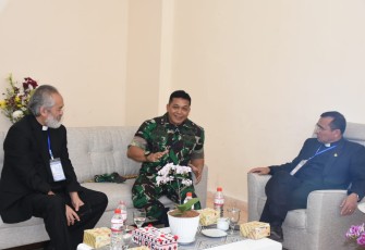 Danrem 023/KS Kol Inf Dodi Triwinarto saat meninjau pembukaan Sinode Godang HKBP 
