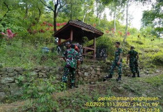 Karya bakti bersihkan lingkungan 