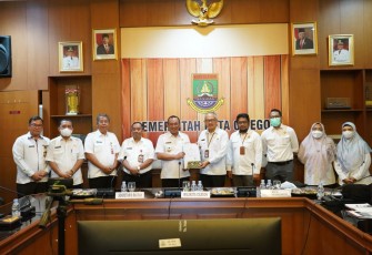 Walikota Cilegon swafoto bersama jajaran BPK Provinsi Banten 