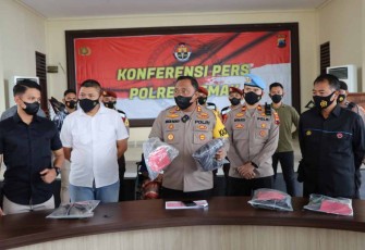 Kapolres Demak AKBP Budi Adhy Buono saat konferensi pers terkait kasus pembunuhan pengamen