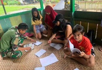 Antusias belajar anak-anak perbatasan 