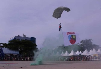 Terjung payung free fall meriahkan HUT ke 10 Provinsi Kaltara