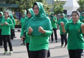 Olahraga bersama Korem 081/DSJ