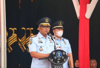 Tejo Harwanto saat memberikan sambutan pelantikan pejabat administrasi 