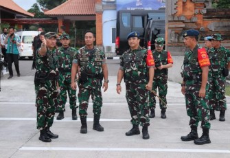 Pangkoopsud II Marsekal Muda TNI Widyargo Ikoputra saat mendampingi Panglima TNI Jenderal Andika Perkasa