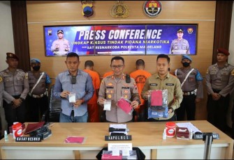 Kapolresta Magelang AKBP Mochamad Sajarod Zakun saat memberikan keterangan pers 