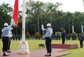 Komandan Kosek IKN Marsma TNI Setiawan saat pimpin upacara hari Pahlawan 