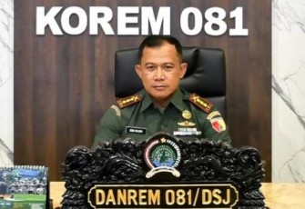 Danrem 081/DSJ Kolonel Inf Deni Rejeki saat konferensi pers 