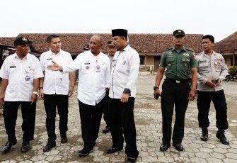 Pj Bupati Pati ketika meninjau SDN Dukuhseti 02
