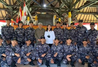 Personel KRI I Gusti Ngurah Rai-332