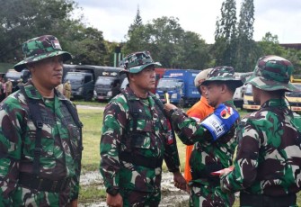 Danrem 081/DSJ Kolonel Inf Deni Rejeki saat apel kesiapansiagaan dan latihan penanggulangan bencana di Pacitan 