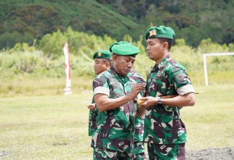 Pangdam Kasuari Mayjen TNI Gabriel Lema saat melantik Dandim 1812/Pegaf