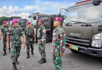 Danpasmar 2 Brigjen TNI (Mar) Suherlan saat inspeksi satgas siaga bencana gempa Cianjur 