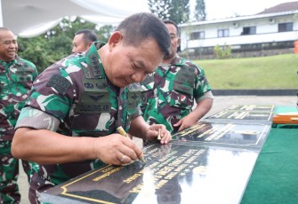 Kasad Jenderal TNI Dudung Abdurachman saat meresmikan fasilitas di Secapaad Bandung
