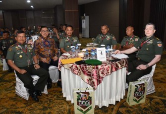 Pangdam I/BB Mayjen TNI Achmad Daniel Chardin saat menghadiri pelantikan pengurus IKAS di Bandung 