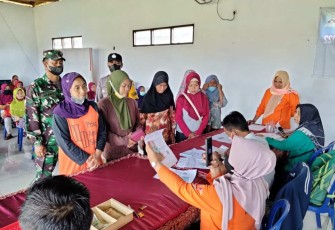 Penyaluran BLT subsidi BBM warga masyarakat binaan