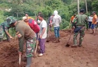 Kerja bakti bersama warga binaan