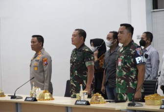 Dandim 0803/Madiun Letkol Inf Meina Helmi saat mengikuti rakor bersama Wali Kota Madiun, Senin (28/11)