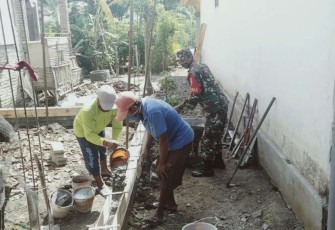 Kerja bakti bangun kantor madrasah di wilayah binaan 