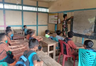Antusias belajar matematika anak-anak di perbatasan 