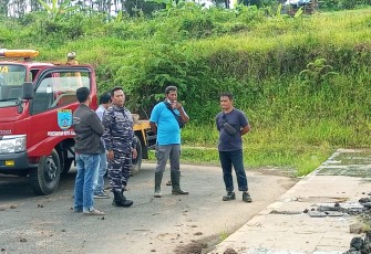 Kolonel Marinir Hariyono Masturi saat meninjau kesiapan pembangunan monumen Yos Sudarso 