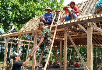Rehab rumah warga desa binaan