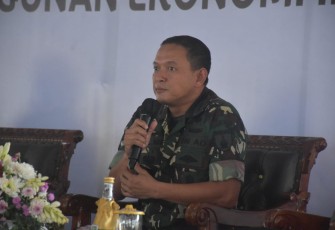 Dandim 0803/Madiun Letkol Inf Meina Helmi saat menjadi narasumber dalam Rakor Pejabat Pemerintah di Madiun, Senin (5/12)