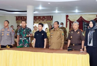 Dandim 1001/HSU-BLG Letkol Inf Dhuwi Hendradjaja saat menghadiri sertijab PJ Bupati HSU. Senin (5/12)