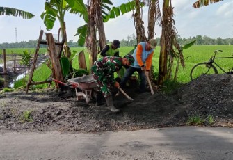 Kerja bakti bersama warga binaan