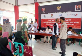 Pendampingan Babinsa dalam penyaluran BLT-DD di wilayah.