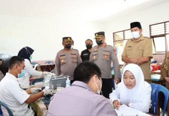 Gebyar vaksinasi Polres Sampang di SMPN 2 Pangarengan