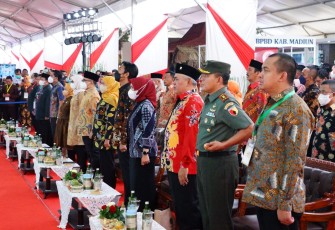 Dandim 0803/Madiun Letkol Inf Meina Helmi saat menghadiri pembukaan Festival Inovasi Desa Jatim, di alun alun Caruban Kota Madiun, Rabu (7/12)