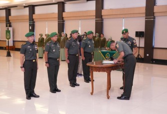 Pangdam IX Udayana Mayjen TNI Sonny Aprianto saat sertijab 