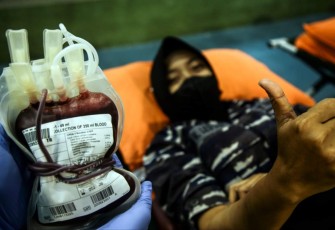 Donor darah HUT ke-60 Korps Wanita TNI AL