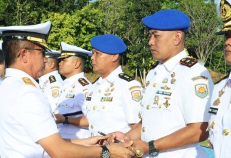 Danlantamal IV Batam Laksma TNI Kemas M. Ikhwan Madani saat sertijab 