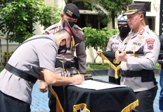Kapolres Banjarnegara AKBP Hendro Yulianto saat pimpin sertijab Kapolsek Banjarmangu 