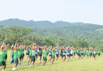Olah raga bersama anggota Korem 073/Mkt