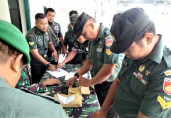 Peserta donor darah Hari Juang TNI AD  saat pendataan  