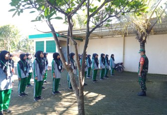 Latih siswa Peraturan Baris Berbaris 