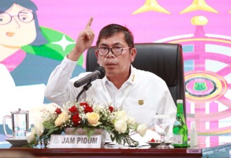 JAM Pidum Dr Fadil Jumhana saat memberikan keterangan pers di Jakarta, Senin (19/12)