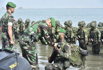 Wadan Rindam Jaya Kolonel Inf Fransiscus Ari Susetio saat pembaretan prajurit 