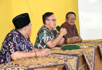 Dandim 0802/Ponorogo Letkol Inf Hirta Juni Adriansyah saat memberikan wasbang