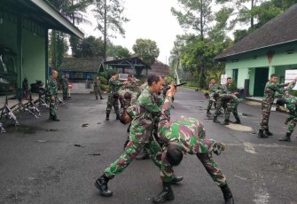 Latihan Bela Diri Militer Prajurit Menarmed 2 Kostrad 