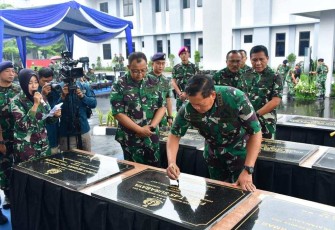 Panglima TNI Laksamana Yudo Margono saat meresmikan fasilitas infrastruktur strategis TNI AL