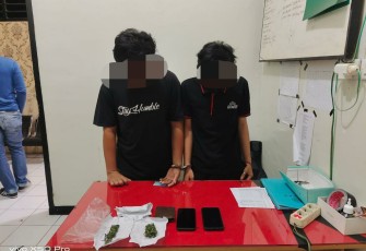 RW (18) dan JP (19), tersangka penyalahgunaan narkotika