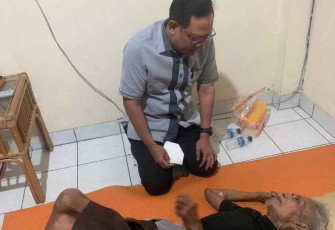 Serka Purnawirawan Paulus Maxlena yang mengalami kelumpuhan