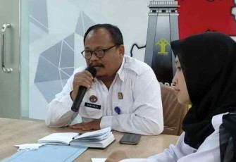 Kepala Subbidang Penyuluhan Hukum, Bantuan Hukum, dan JDIH, Haryanto saat memberikan sosialisasi 
